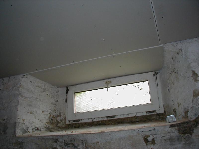 Massive Kellerdecke mit Abhängung eingeblasen